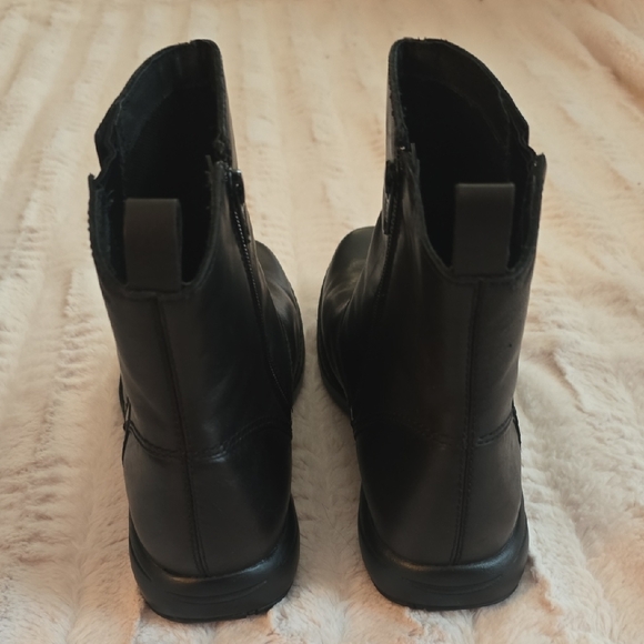 Merrell Black Ankle Zip-Up Boots - Picture 9 of 10